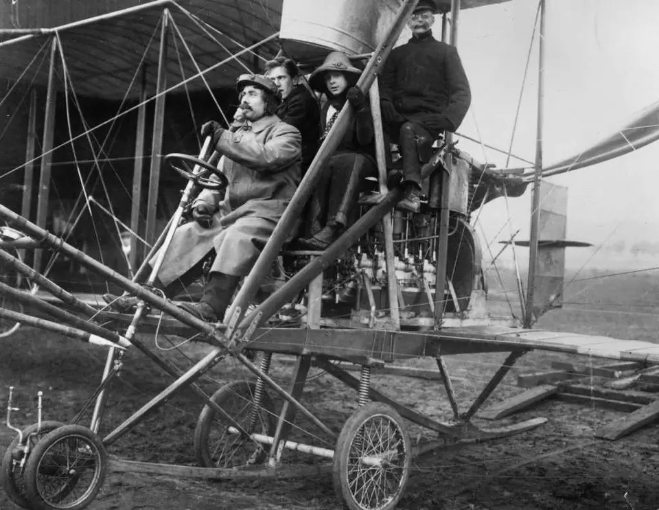 Norm Nathan’s Vault of Silliness w/Tony Nesbitt - Ep 265 - Kerry On My Wayward Pun