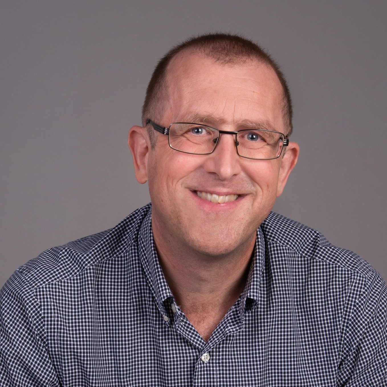 #ToBeeHappening, Season 2, Episode 3: What is holonomics? Holistic values in business, where People and Planet Matter.