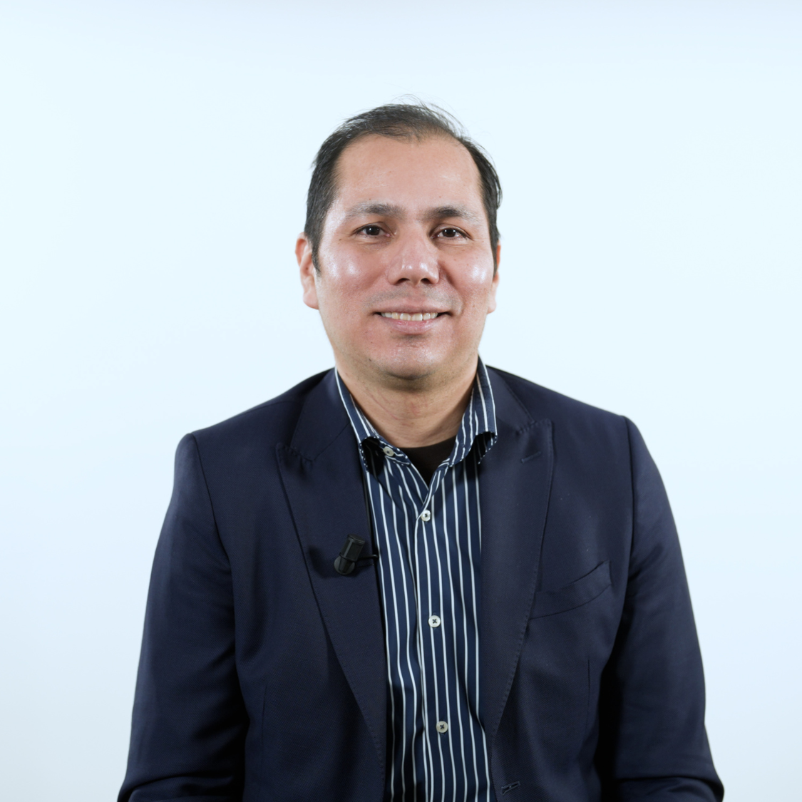 How image quality and style of reviews impact purchase behavior in social commerce?