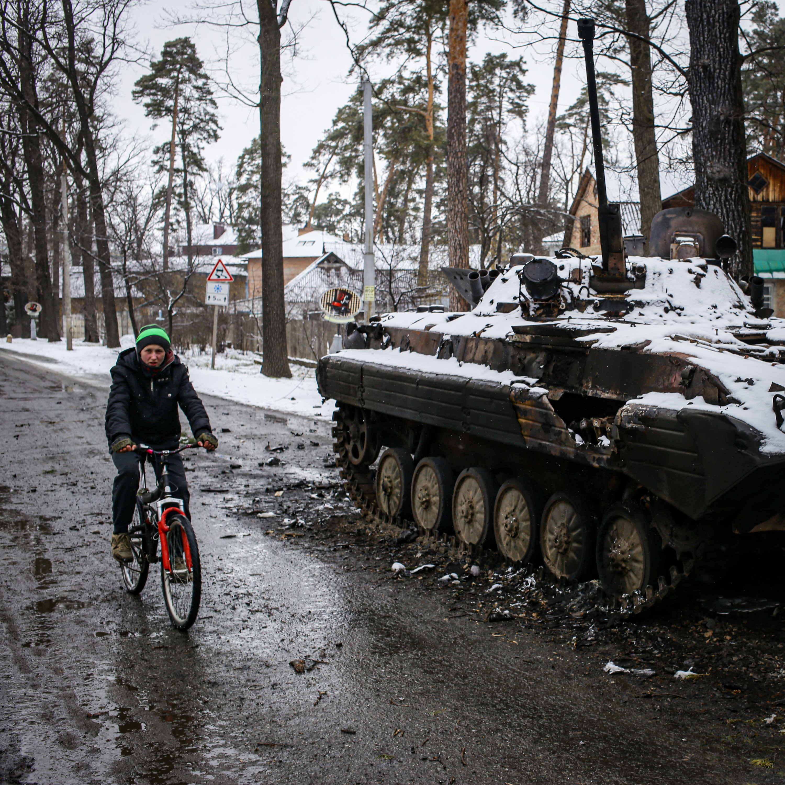 Денно, нічно, безперервно, без затримки. Проживаємо війну