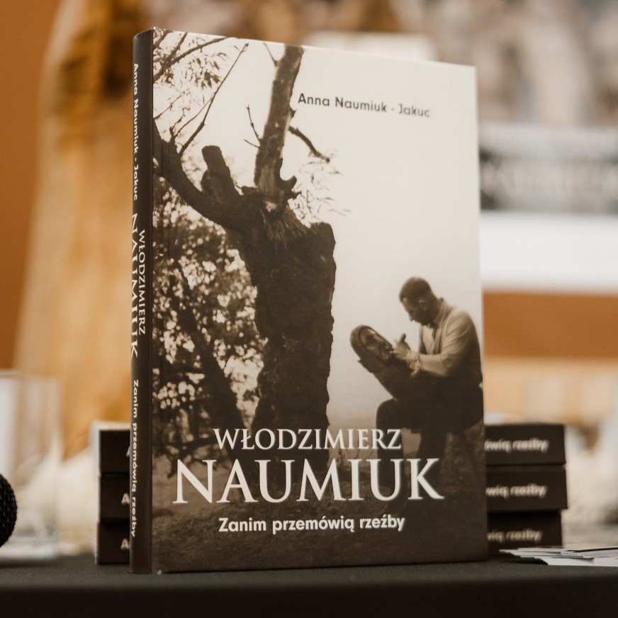 Pod tytułem... Włodzimierz Naumiuk. Zanim przemówią rzeźby. Anna Naumiuk-Jakuc