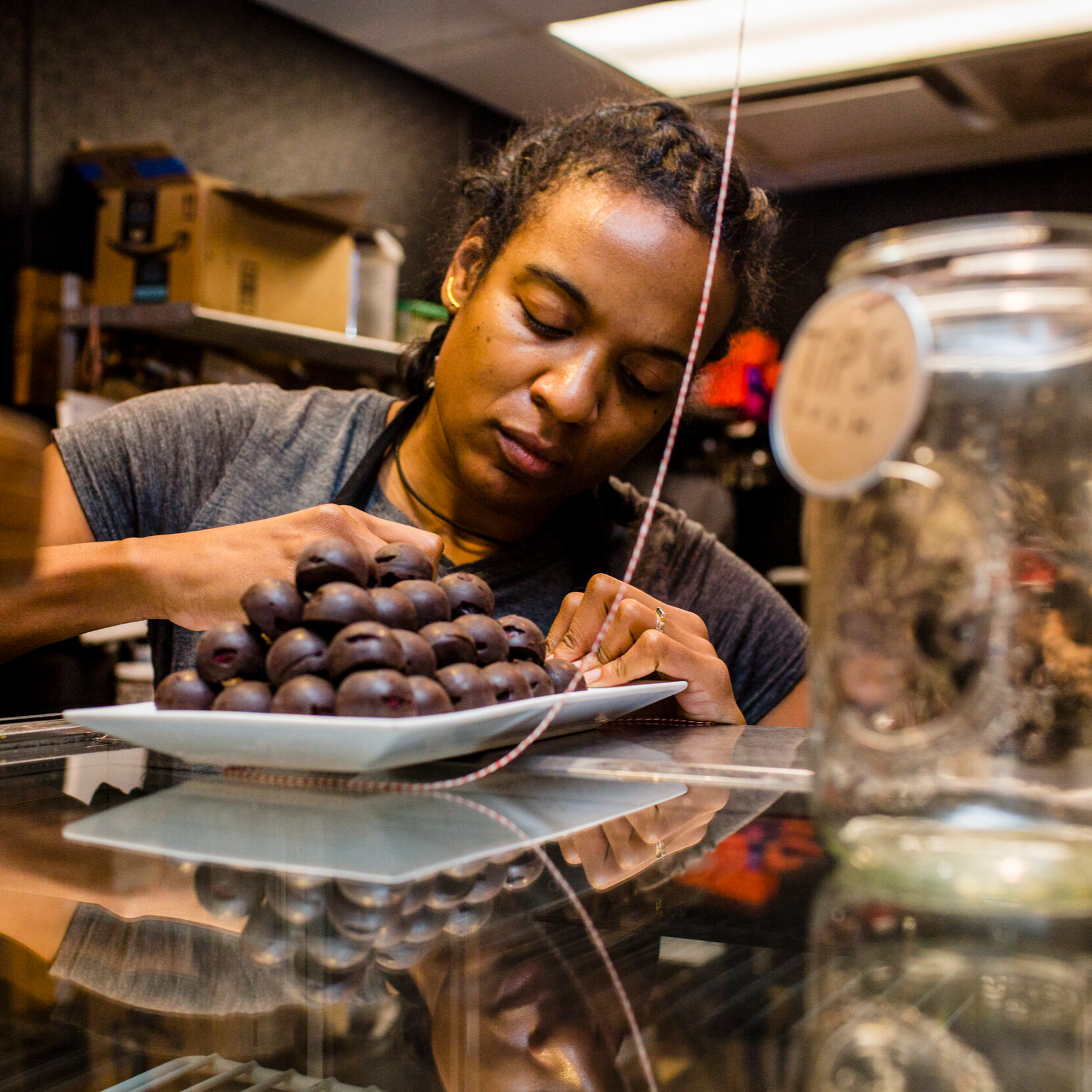 Chocolate to the roots with Jinji Fraser