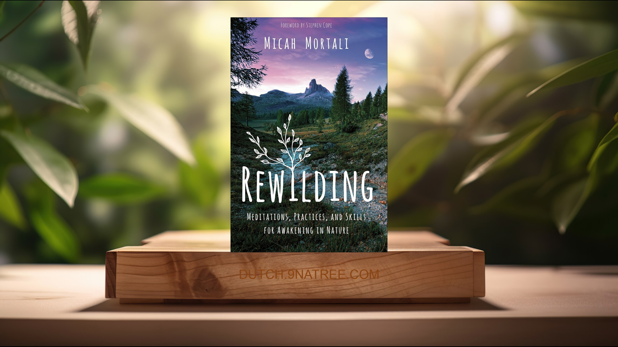 [Boekrecensie] Rewilding: Meditations, Practices, and Skills for Awakening in Nature (Micah Mortali) Boeksamenvatting.