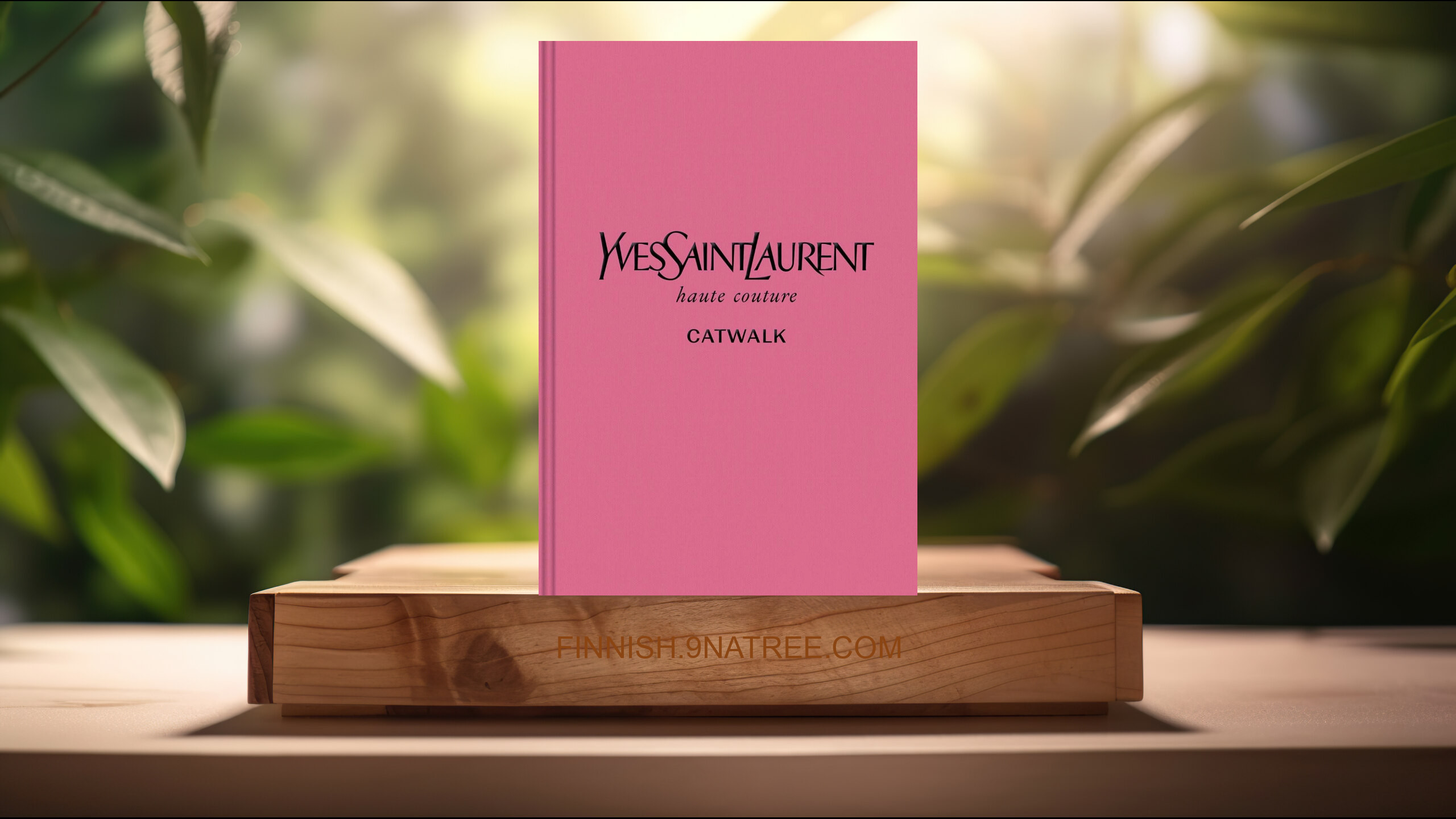 [Arvostelu] Yves Saint Laurent (Suzy Menkes) Tiivistetty.
