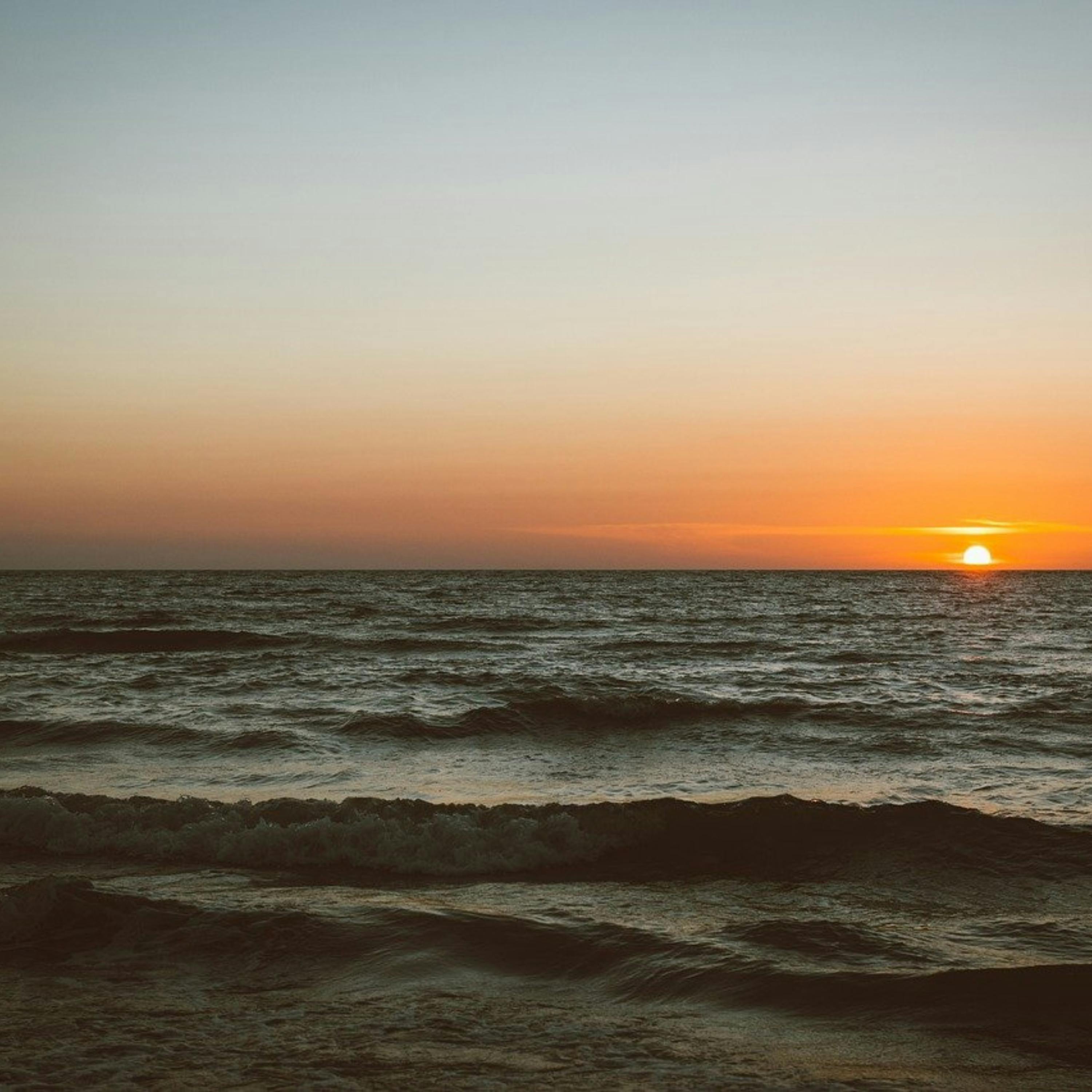  La MUSIQUE Apaisante, Fusionnée avec le Son des VAGUES, apporte la Tranquillité pendant le SOMMEIL