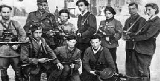 Henos aquí: judíos combatiendo al nazismo