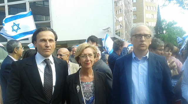 Concentración en Madrid en solidaridad con las familias de los tres adolescentes israelíes
