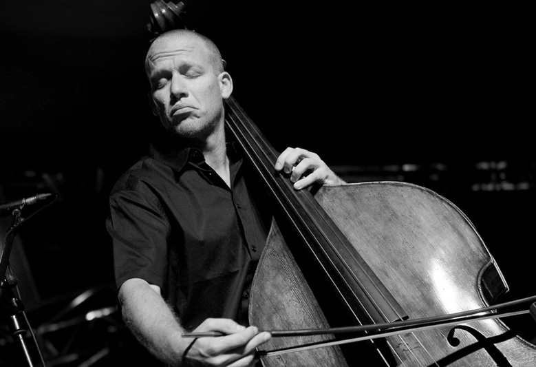 Avishai Cohen (II): de todos los colores