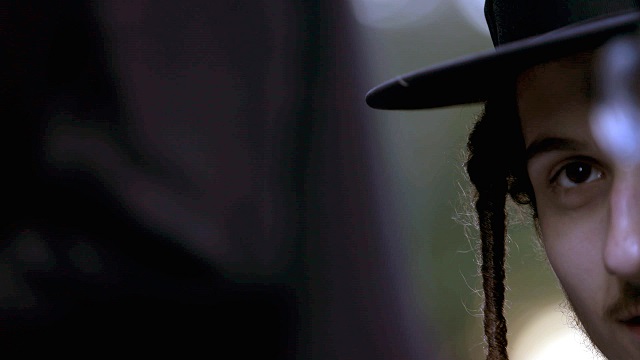 Hasidim arrepentidos, un café israelí y swing en la sinagoga