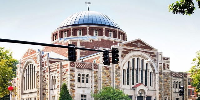 El Holocausto en la Boston University, una sinagoga abierta y un café israelí muy solicitado