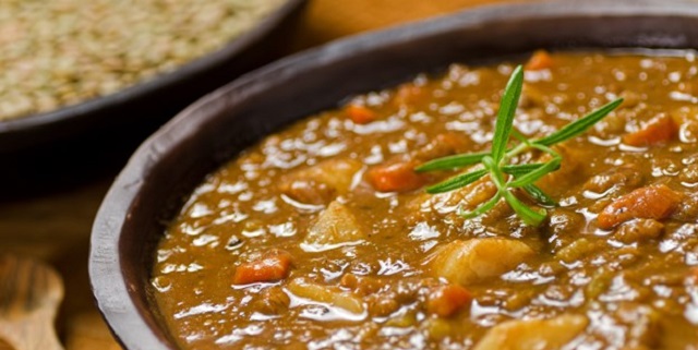 Potaje de lentajas y amargos de almendra y nuez
