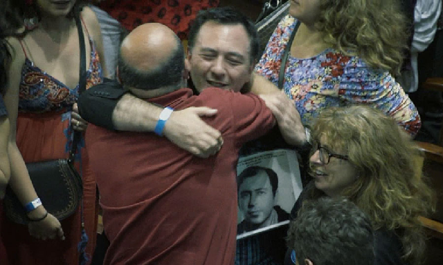 "Disculpas por la demora": un documental sobre desaparecidos y más de Shlomo Slutzky, con Gustavo Efron