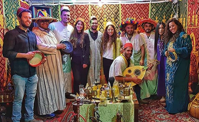 Todos a bailar los ritmos orientales de la Mimuna