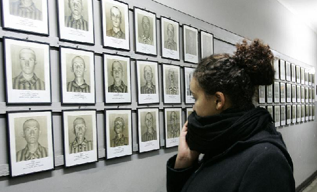 ¿Enseñar el Holocausto?, con Fernando Bárcena, Reyes Mate, Alex Baer y Carles Torner (Instituto Francés, Madrid, 24-01-05)