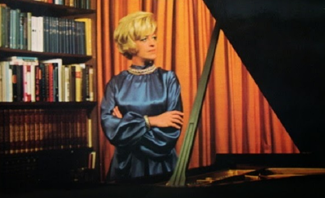 Yara Bernette (Epstein) toca Medtner