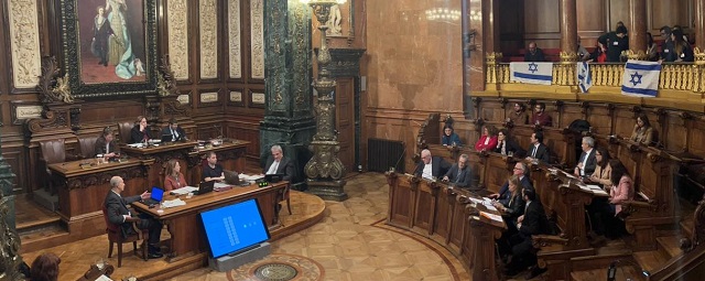 Barcelona vota mayoritariamente contra el decreto de "deshermanamiento" con Tel Aviv, con Blanca Navarro