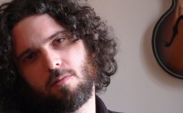 Jay Vilnai: guitarrista con traje de vampiro