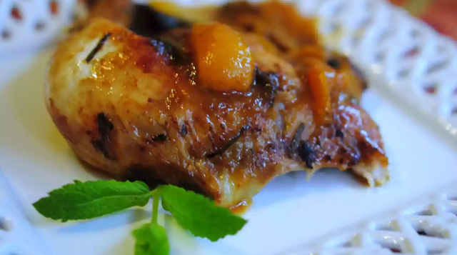 Pollo con orejones