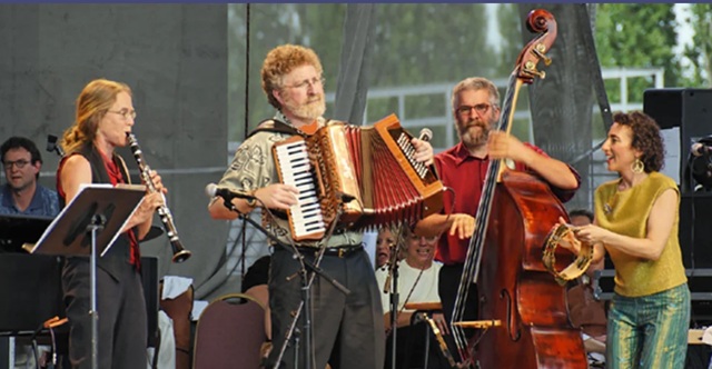 The Kosher Red Hots: con lo puesto