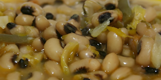 Una sopa de legumbres sefardí, un estofado de col ashkenazí