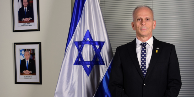 Con el embajador de Israel en Ecuador, Tzach Sarid: música y tradición