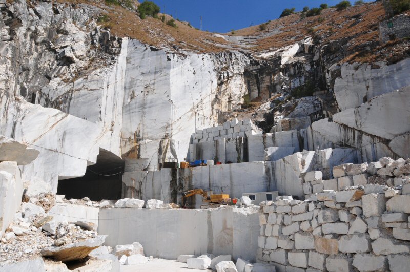 Apuane: "le Cave sono un macigno sul futuro del nostro comprensorio"