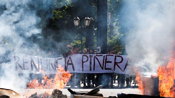 Cile, ancora violenze: “lottiamo per una Costituzione democratica”