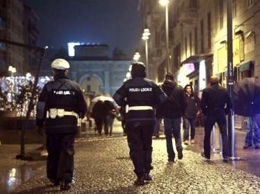 Spostare le persone dalle “zone rosse” alle “zone nere”  non elimina né risolvere i problemi