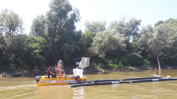 Barriere alla foce dei fiumi per bloccare le plastiche