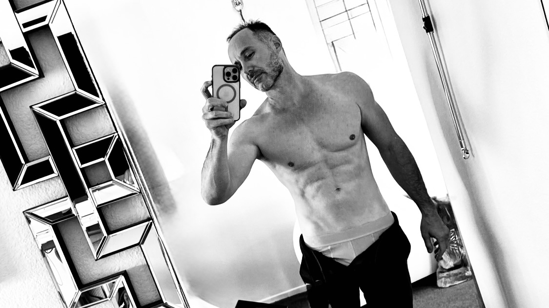 Sunday morning for her. A sensual meditation to turn you on...