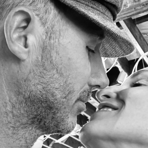 The incredible experience of knowing when a woman is in love with you… and how to reciprocate back! 15 ways