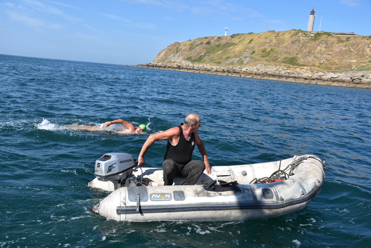 Világcsúccsal úszták át a La Manche-csatornát – oda-vissza!